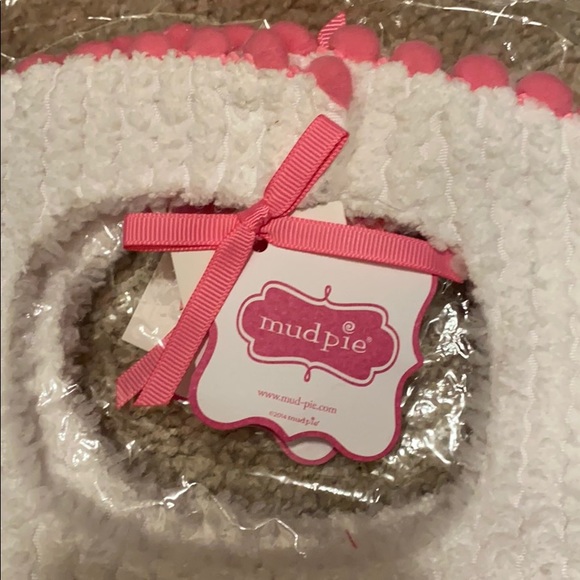 🎅🏼🎄ONLY 2 LEFT!!!🆕Mud Pie: Christmas Bib - Picture 2 of 3